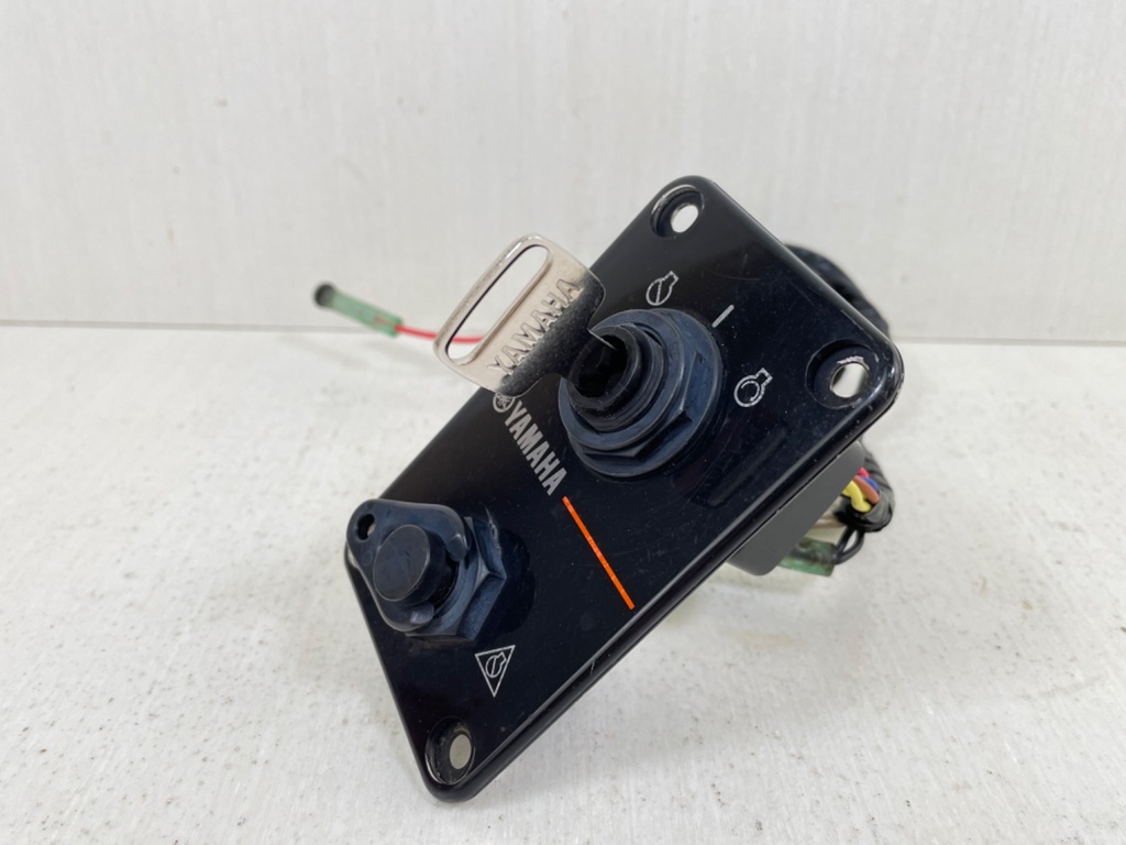 704-82570-13-00 Yamaha Single Engine Outboard Key Switch Assembly With Key - Good Condition