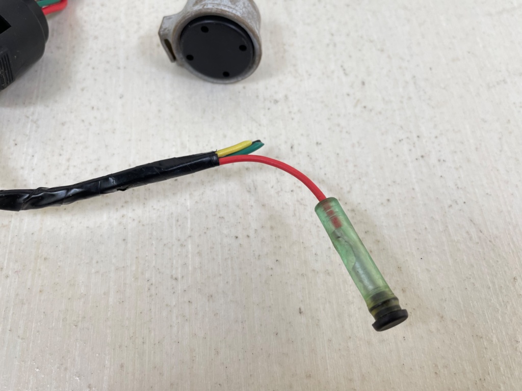 704-82570-13-00 Yamaha Single Engine Outboard Key Switch Assembly With Key - Good Condition