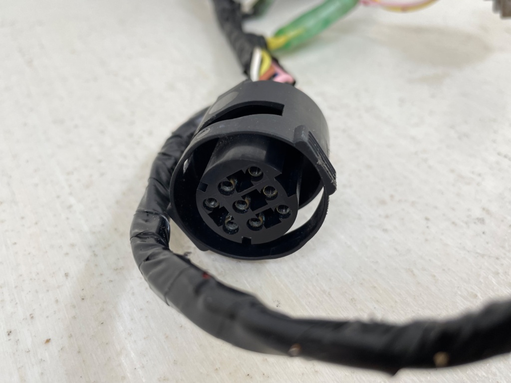 704-82570-13-00 Yamaha Single Engine Outboard Key Switch Assembly With Key - Good Condition