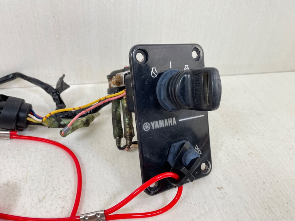 Yamaha Single Engine Outboard Key Switch Assembly With Key 704-82570-13-00