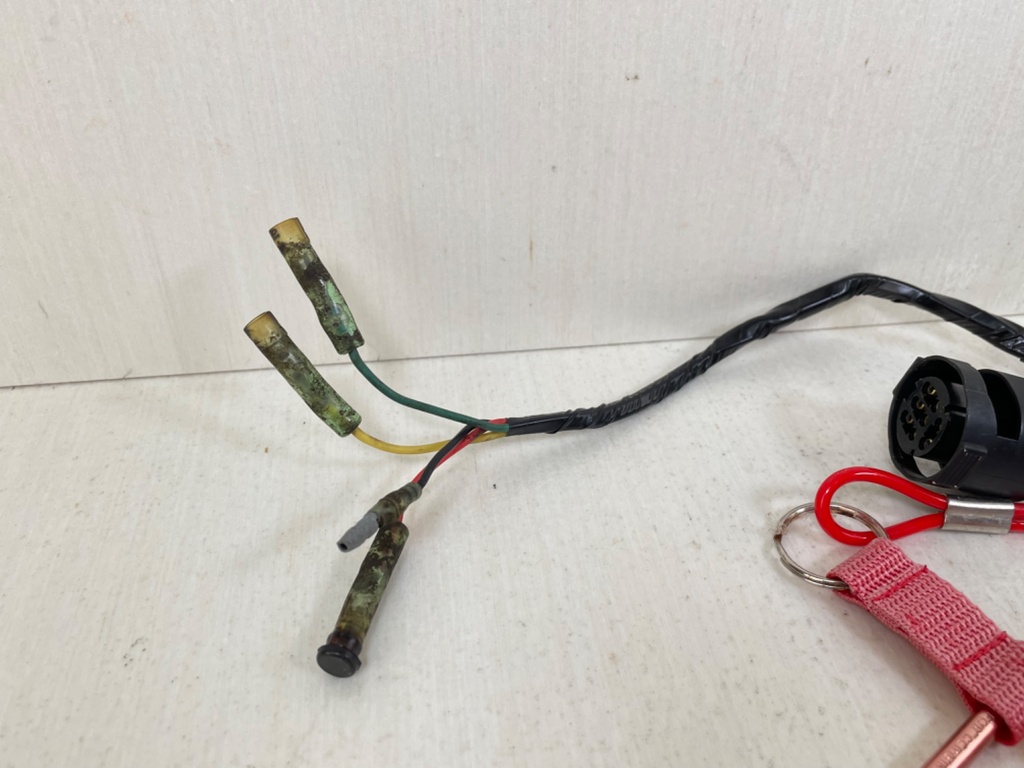 Yamaha Single Engine Outboard Key Switch Assembly With Key 704-82570-13-00