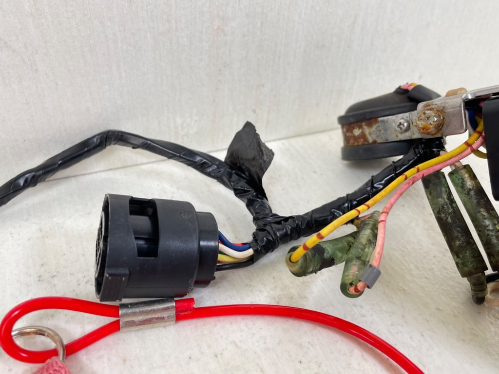 Yamaha Single Engine Outboard Key Switch Assembly With Key 704-82570-13-00