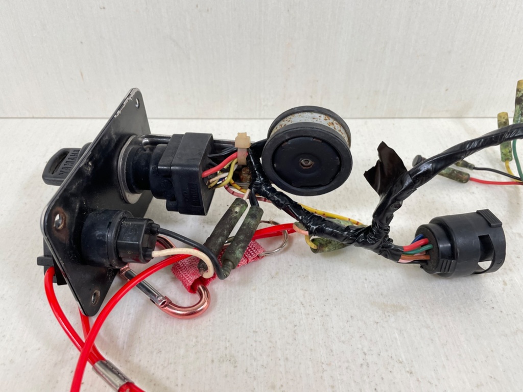 Yamaha Single Engine Outboard Key Switch Assembly With Key 704-82570-13-00