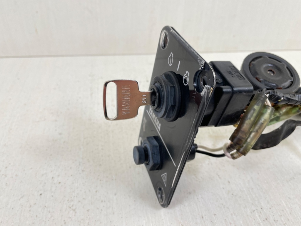 Yamaha Outboard Single Engine Key Switch W/ Key