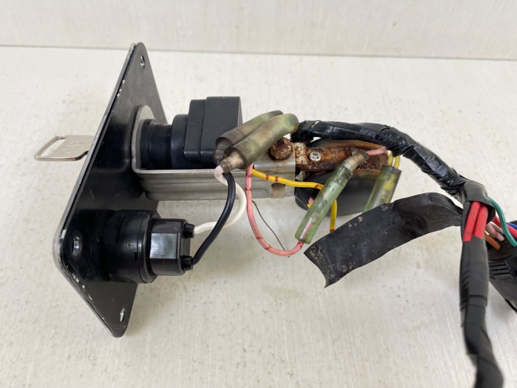 Yamaha Outboard Single Engine Key Switch W/ Key