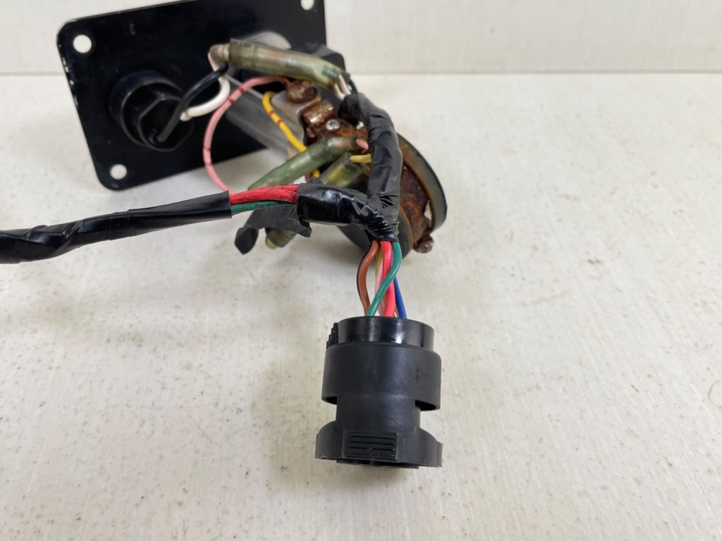 Yamaha Outboard Single Engine Key Switch W/ Key