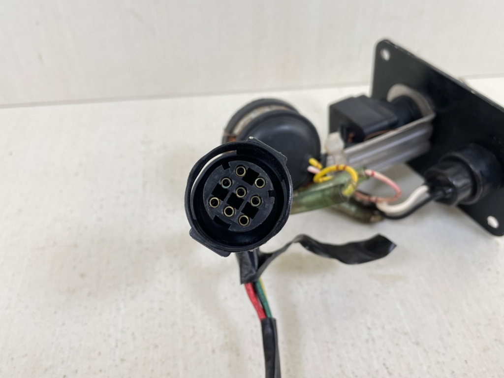 Yamaha Outboard Single Engine Key Switch W/ Key