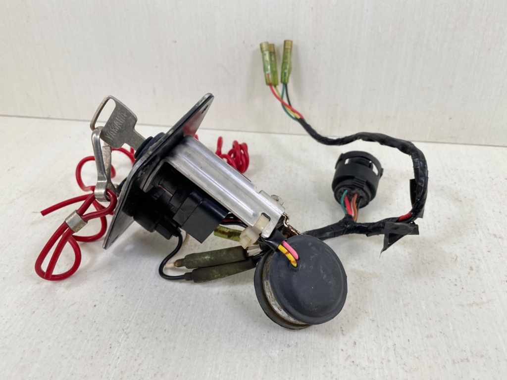 Yamaha Single Engine Key Switch Assembly Panel With Key 704-82570-13-00