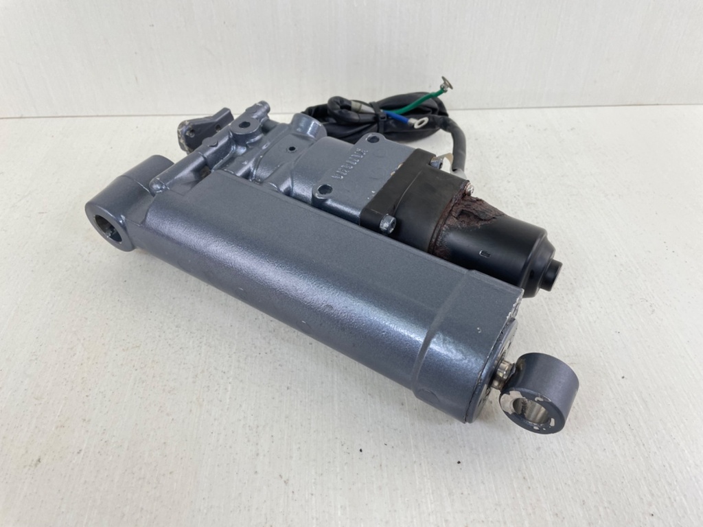 2000+ Yamaha F 40 HP 4 Stroke Outboard Power Trim Tilt Unit 67C-43800-00-4D