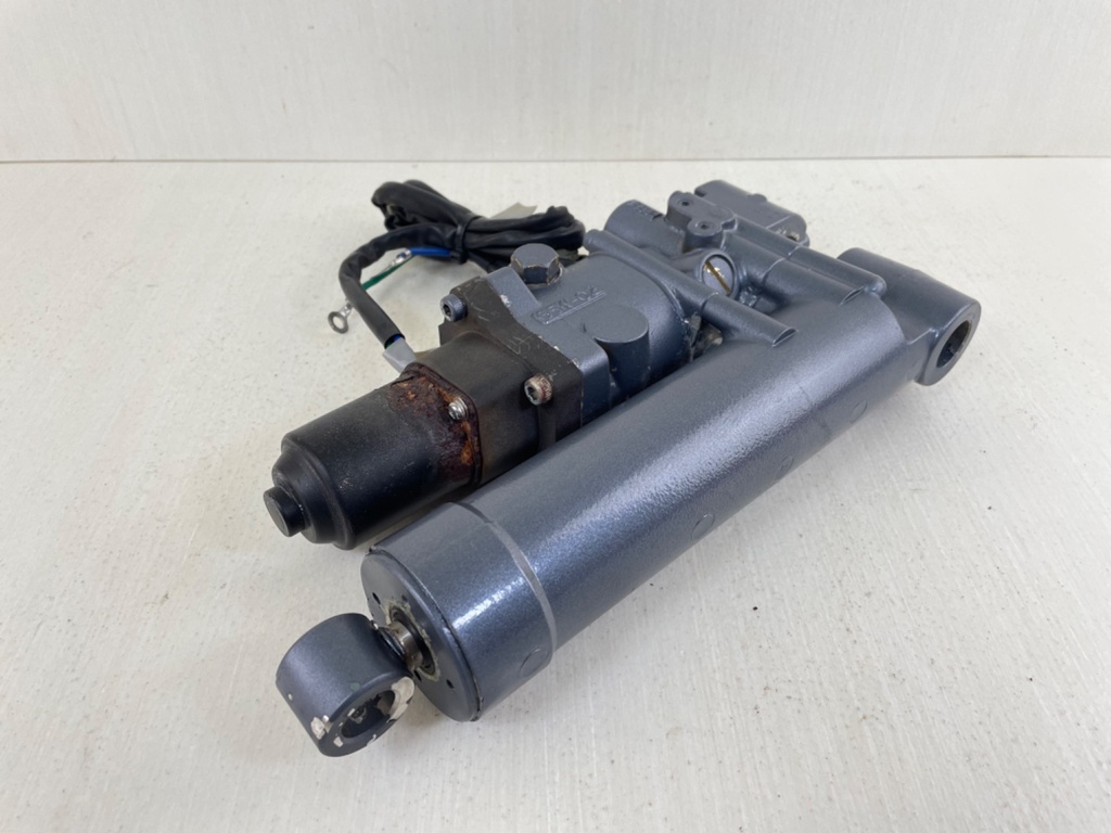 2000+ Yamaha F 40 HP 4 Stroke Outboard Power Trim Tilt Unit 67C-43800-00-4D