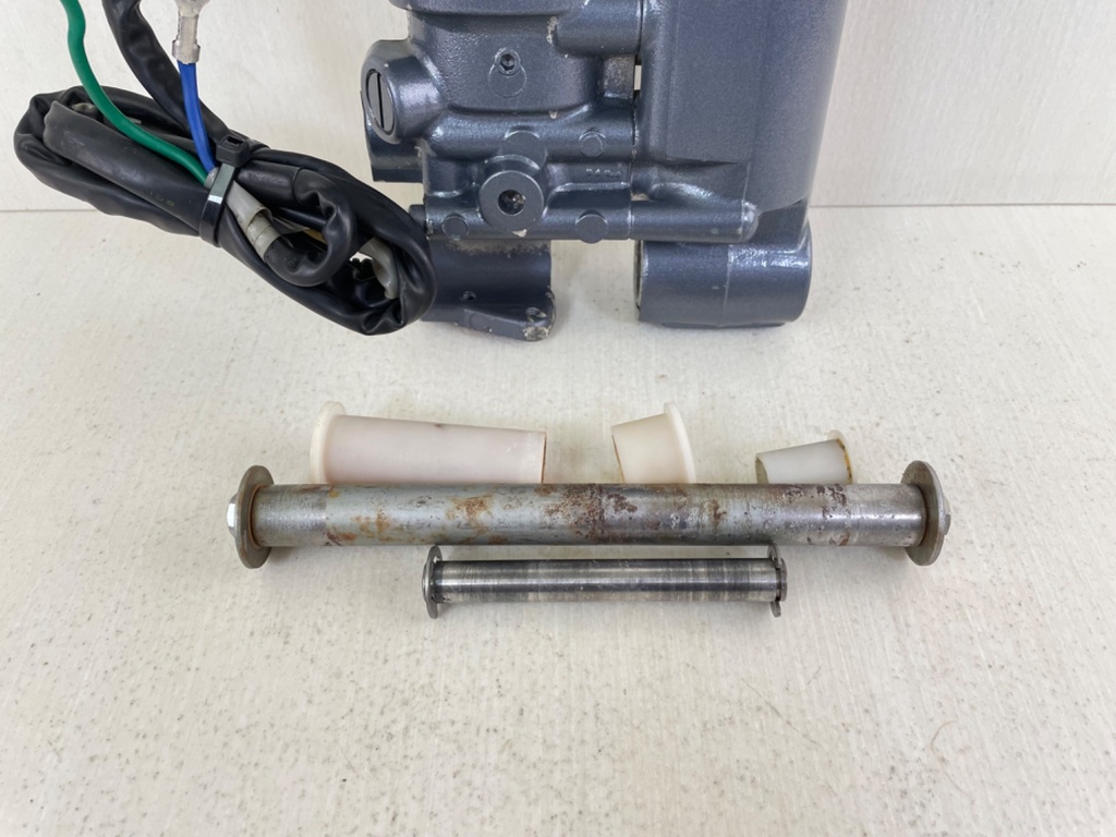 2000+ Yamaha F 40 HP 4 Stroke Outboard Power Trim Tilt Unit 67C-43800-00-4D