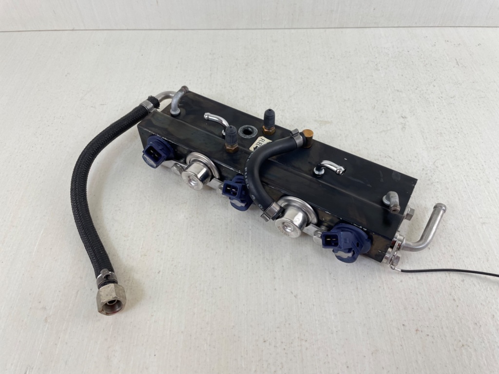 Nissan 50HP TLDI 2 Stroke Outboard Air Fuel Rail W/ Fuel Injectors 3T5100801