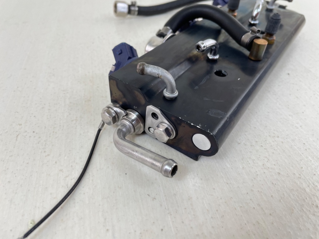 Nissan 50HP TLDI 2 Stroke Outboard Air Fuel Rail W/ Fuel Injectors 3T5100801