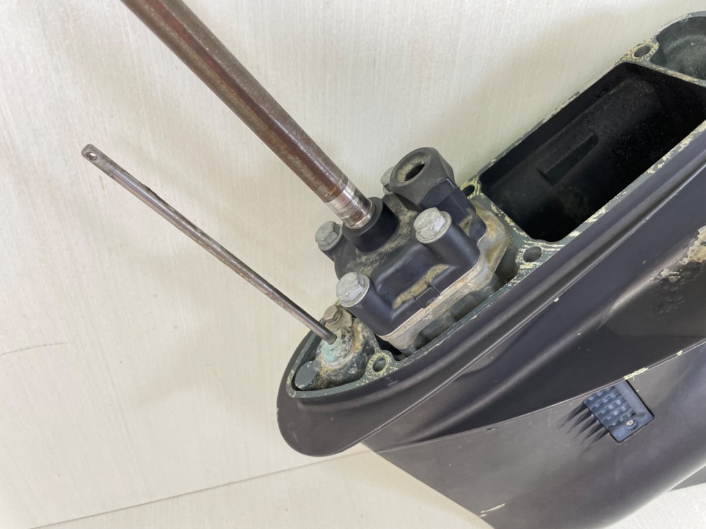 Nissan 40 50 HP 2 Stroke Outboard TLDI 20" Long Lower Unit Gear Case