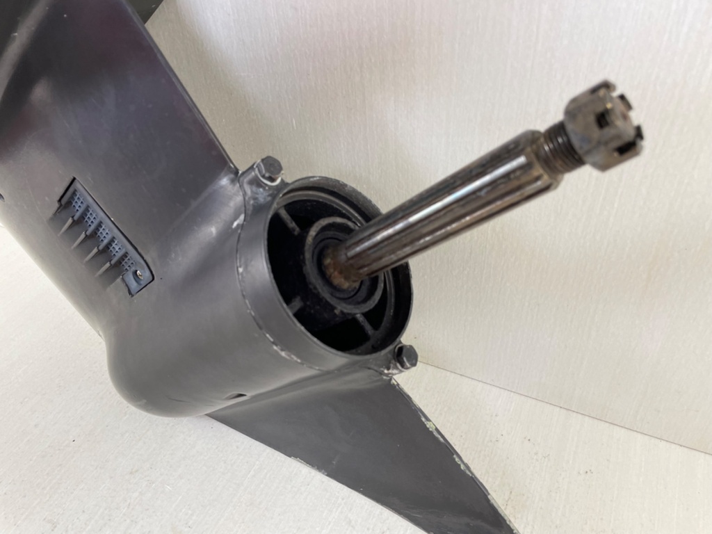 Nissan 40 50 HP 2 Stroke Outboard TLDI 20" Long Lower Unit Gear Case