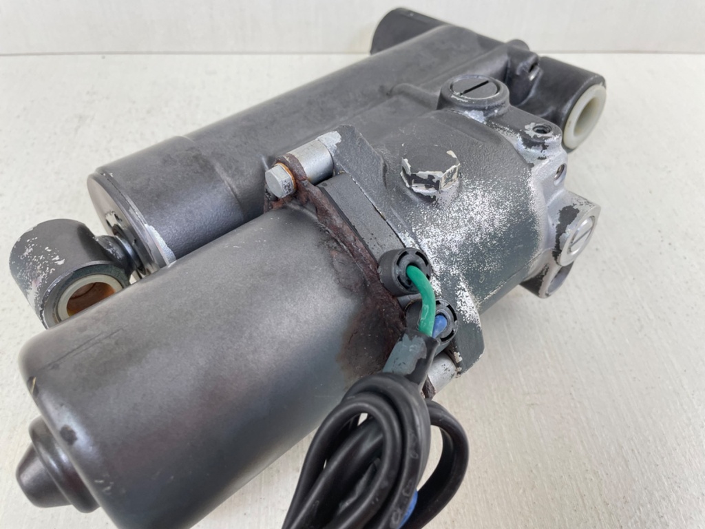 Nissan 40 50 HP 2 Stroke Outboard Power Trim Tilt Unit Assembly 3T5S771500