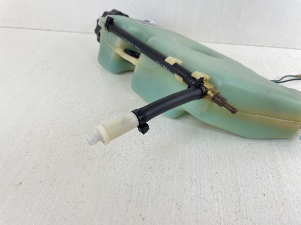 Mercury 200 225 250 300 HP 2 Stroke Outboard Oil Tank With Sensor 830889A4