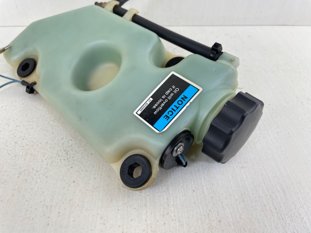 Mercury 200 225 250 300 HP 2 Stroke Outboard Oil Tank With Sensor 830889A4