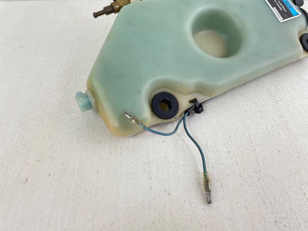 Mercury 200 225 250 300 HP 2 Stroke Outboard Oil Tank With Sensor 830889A4