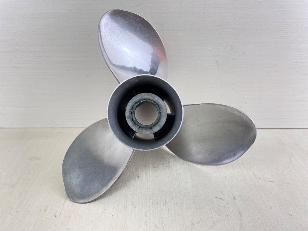 Mercury Marine Vengeance 13 x 18 P Stainless Steel Propeller 48-16988 RH