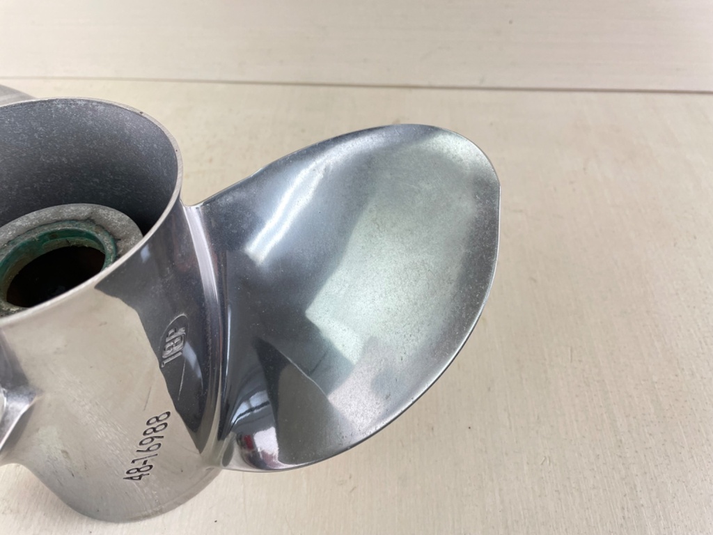 Mercury Marine Vengeance 13 x 18 P Stainless Steel Propeller 48-16988 RH