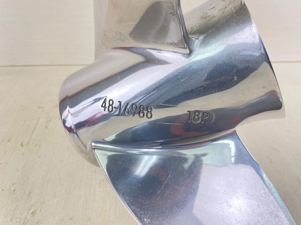 Mercury Marine Vengeance 13 x 18 P Stainless Steel Propeller 48-16988 RH