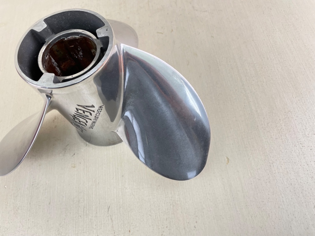 Mercury Marine Vengeance 13 x 18 P Stainless Steel Propeller 48-16988 RH