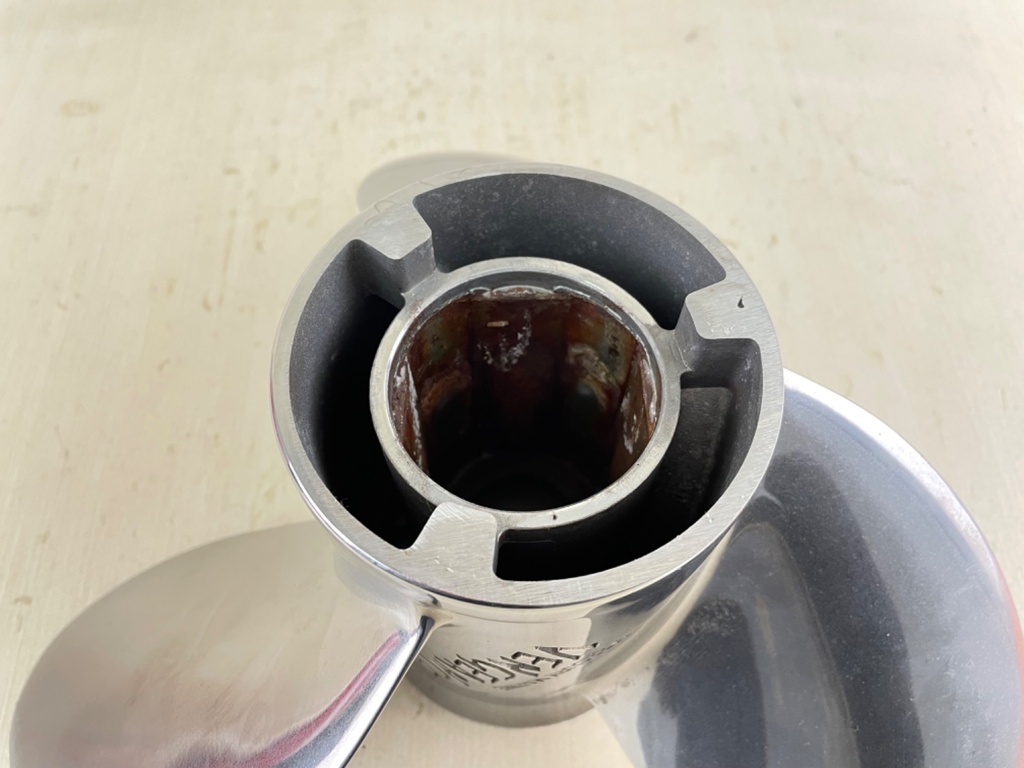 Mercury Marine Vengeance 13 x 18 P Stainless Steel Propeller 48-16988 RH