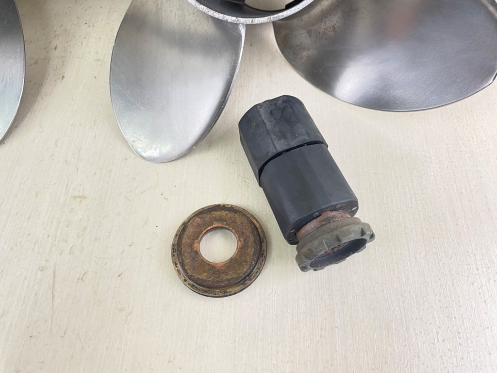 Mercury Marine Stainless Steel Prop Propeller 14 1/4 x 17P 4 Blade Pair