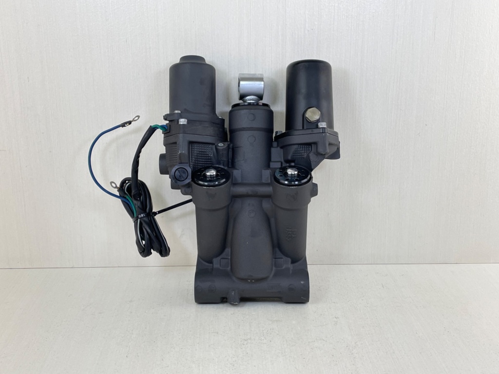 Yamaha 150HP 4 Stroke Outboard Power Trim Tilt Unit 63P-43800-23-00 Like New