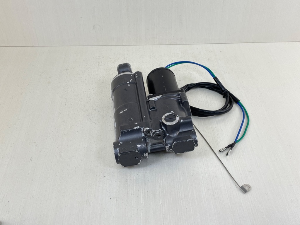 Johnson Evinrude 40HP 50 HP Power Trim & Tilt Unit 0438135 0435903
