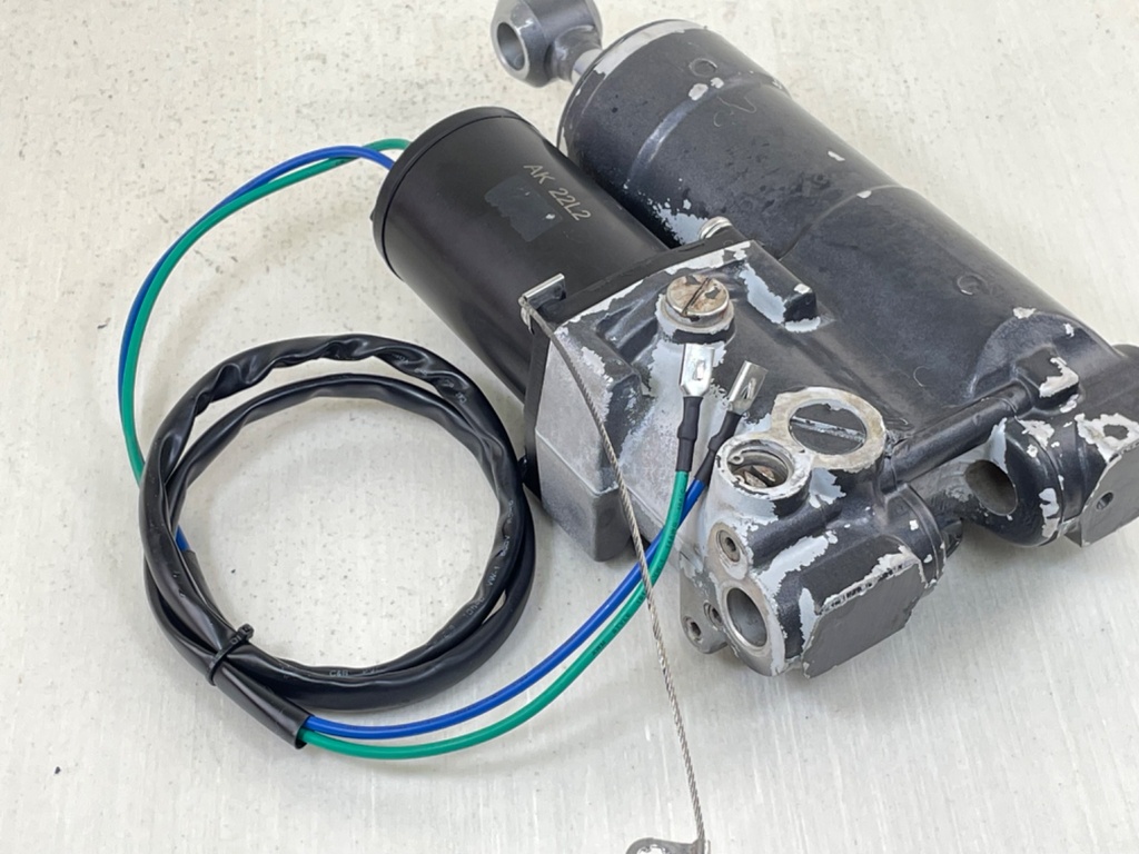 Johnson Evinrude 40HP 50 HP Power Trim & Tilt Unit 0438135 0435903