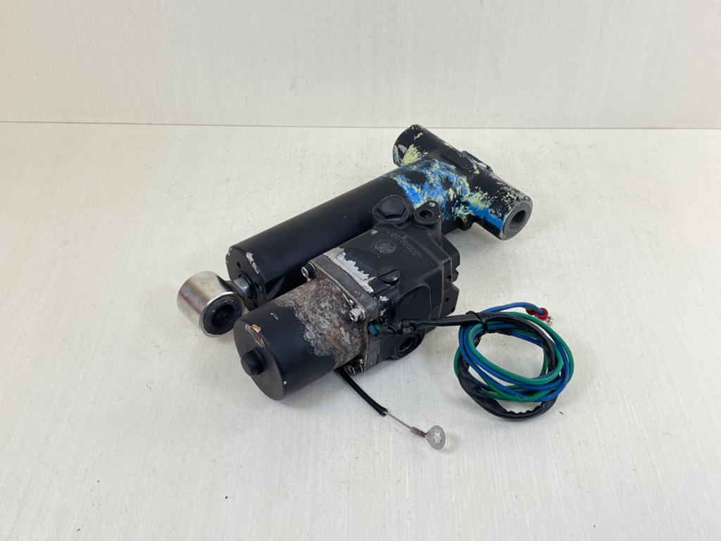 Evinrude Etec 70 90 115 130 HP Outboard Trim & Tilt Assembly 5005756 5008949