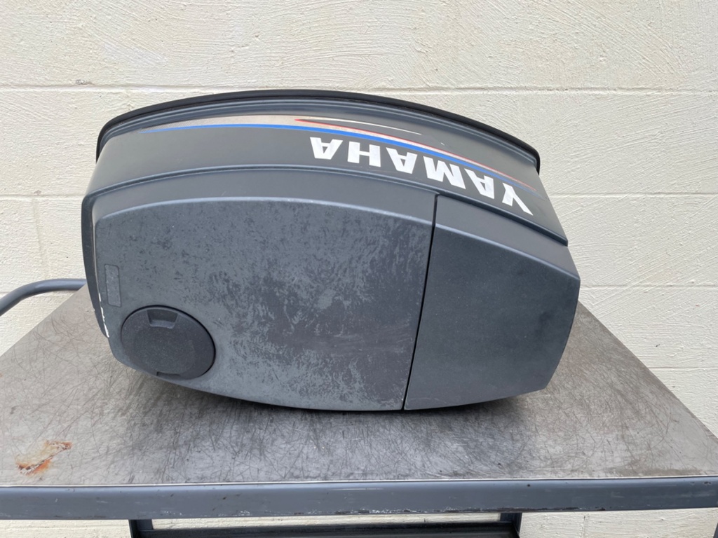 2000-2006 Yamaha 70HP 2 Stroke Outboard Top Cover Cowling Hood
