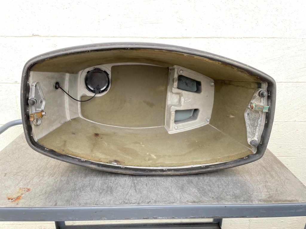 2000-2006 Yamaha 70HP 2 Stroke Outboard Top Cover Cowling Hood