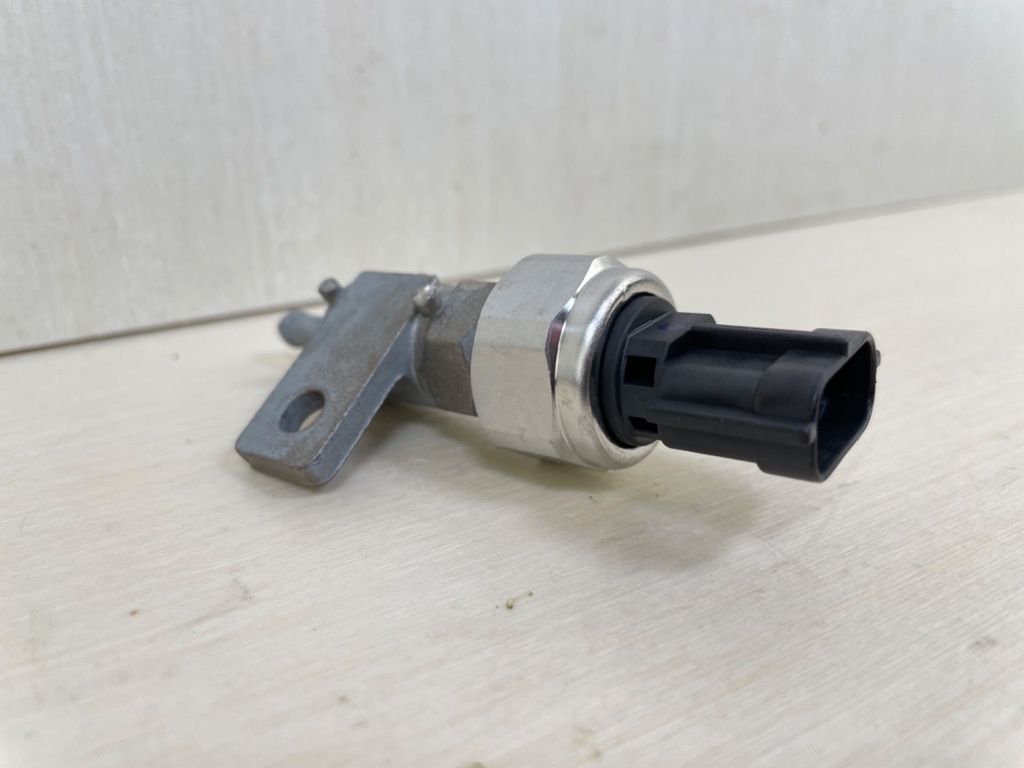 Yamaha Outboard Water Pressure Sensor With Adapter 6AW-8366B-00-00