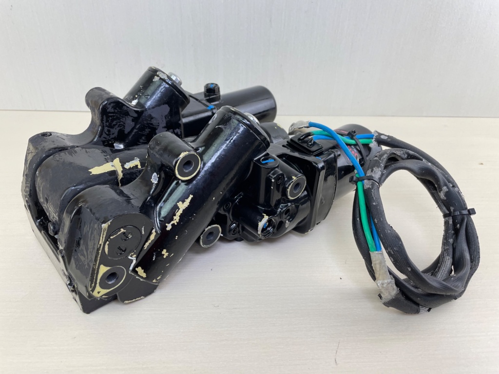 Yamaha V8 F 300 350 HP Outboard Power Trim Tilt Unit 6AW-43800-05-00