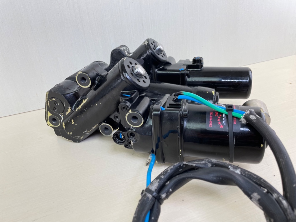 Yamaha V8 F 300 350 HP Outboard Power Trim Tilt Unit 6AW-43800-05-00