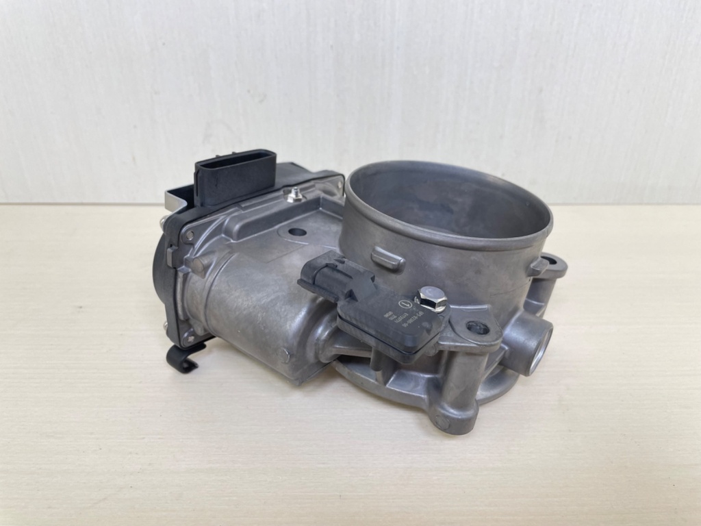 Yamaha F350 350HP 4 Stroke Outboard Intake Throttle Body Assembly 6AW-13750-01-00