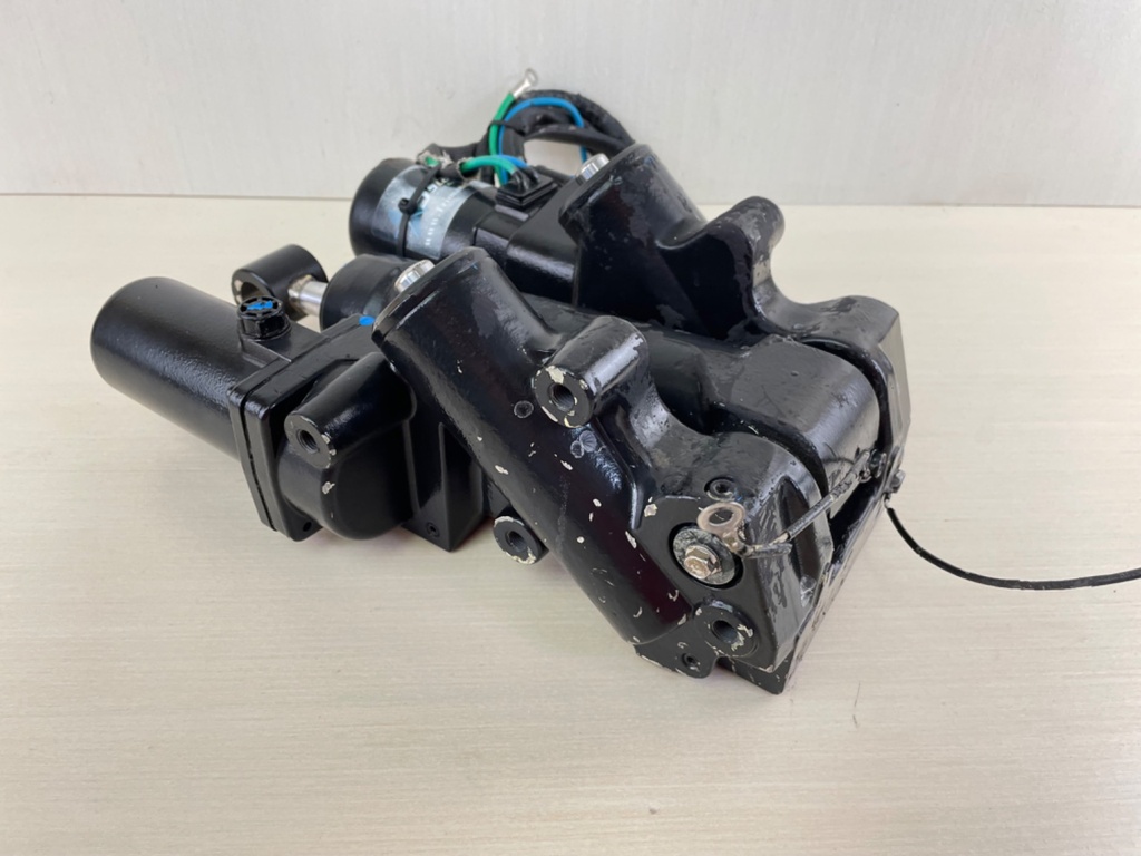 Yamaha V8 F 300 350 HP Outboard Power Trim Tilt Unit 6AW-43800-05-00