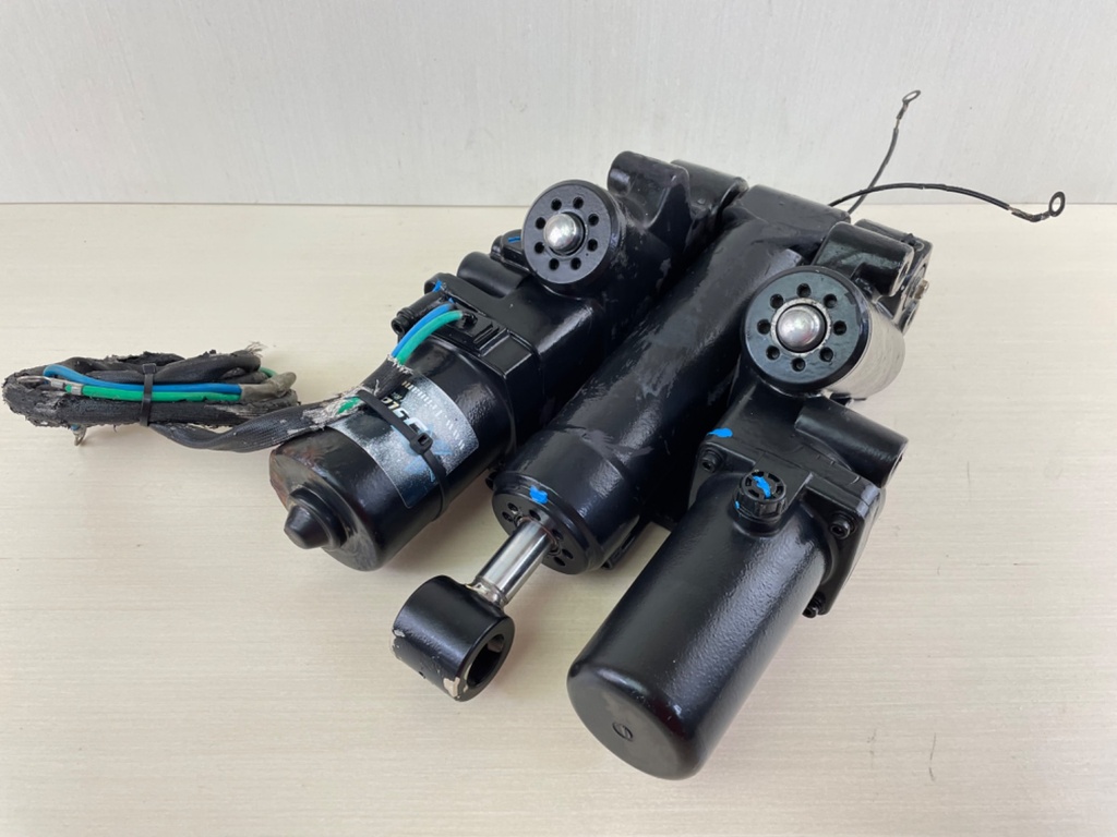 Yamaha V8 F 300 350 HP Outboard Power Trim Tilt Unit 6AW-43800-05-00