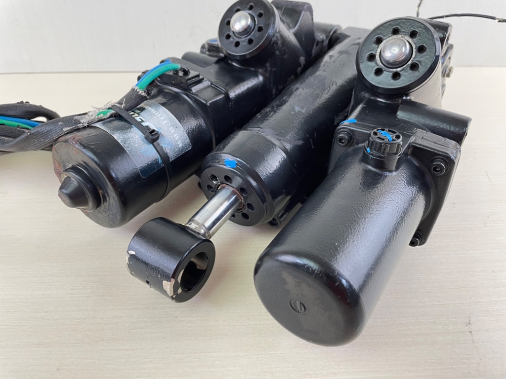 Yamaha V8 F 300 350 HP Outboard Power Trim Tilt Unit 6AW-43800-05-00