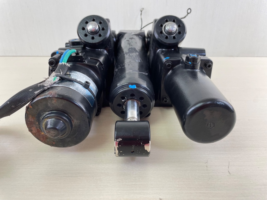 Yamaha V8 F 300 350 HP Outboard Power Trim Tilt Unit 6AW-43800-05-00