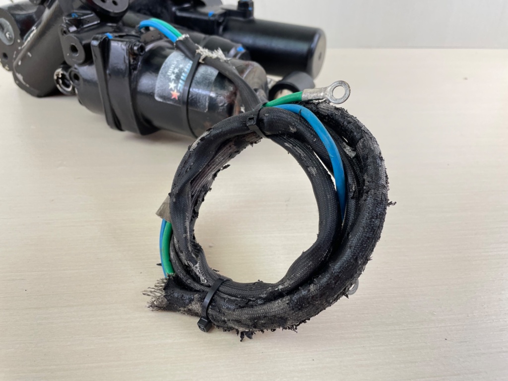 Yamaha V8 F 300 350 HP Outboard Power Trim Tilt Unit 6AW-43800-05-00