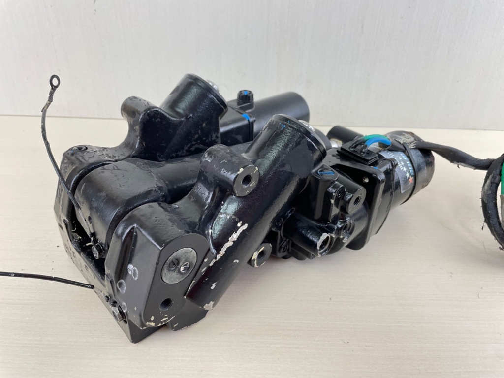 Yamaha V8 F 300 350 HP Outboard Power Trim Tilt Unit 6AW-43800-05-00