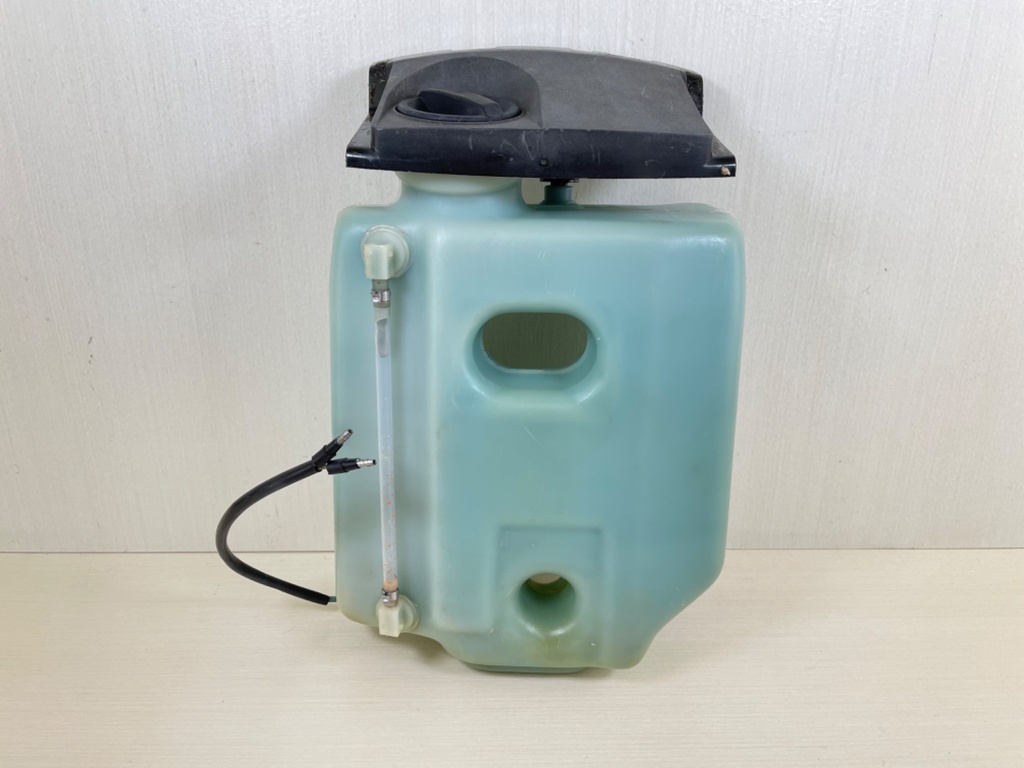 812778A1 Mercury 1989-1997 2 Stroke Oil Tank Reservoir 40HP