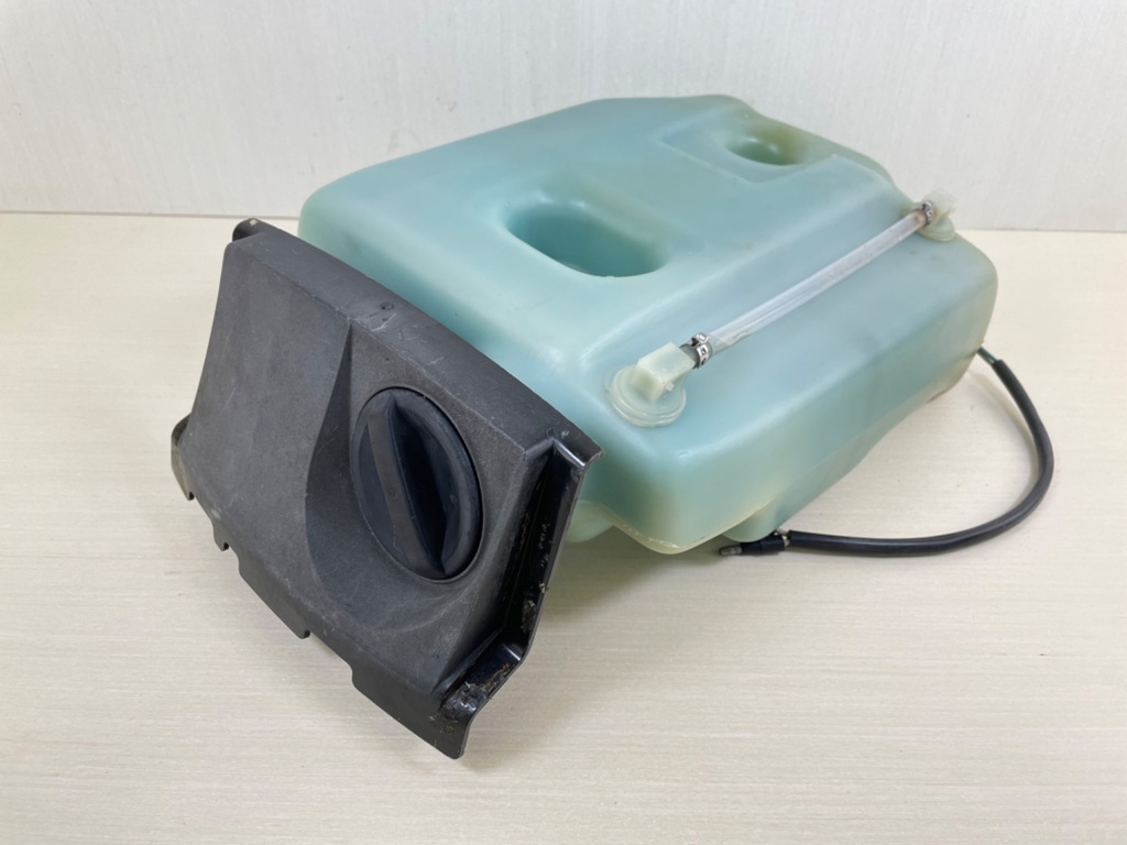 812778A1 Mercury 1989-1997 2 Stroke Oil Tank Reservoir 40HP