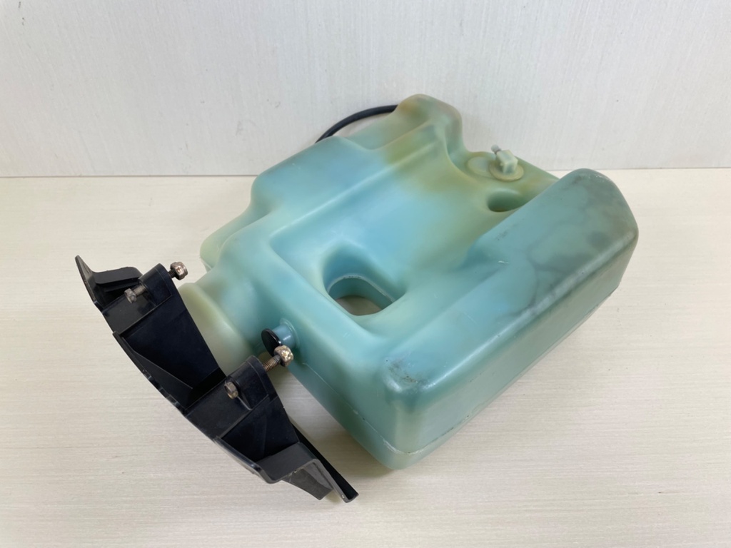 812778A1 Mercury 1989-1997 2 Stroke Oil Tank Reservoir 40HP