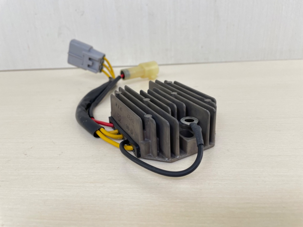 2009 Mercury 25 30 HP 4 Stroke Outboard Regulator Rectifier Assembly 898103T14