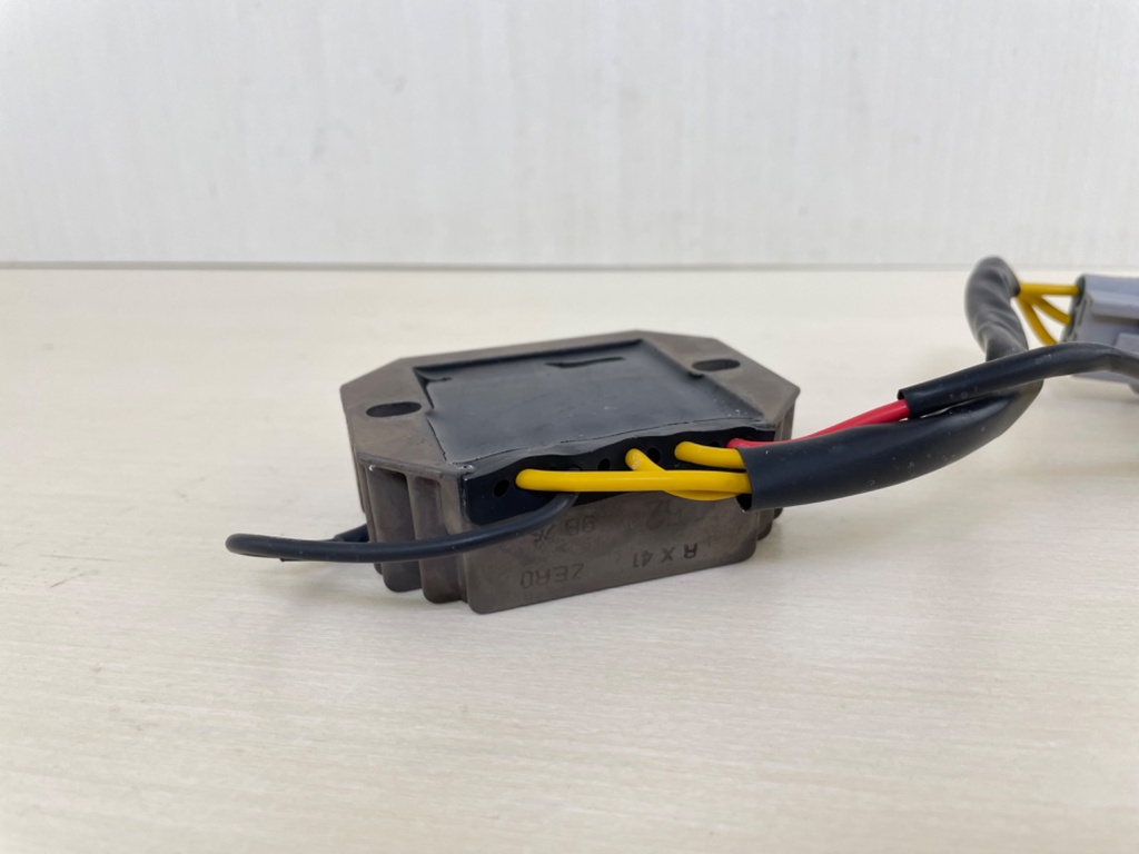 2009 Mercury 25 30 HP 4 Stroke Outboard Regulator Rectifier Assembly 898103T14